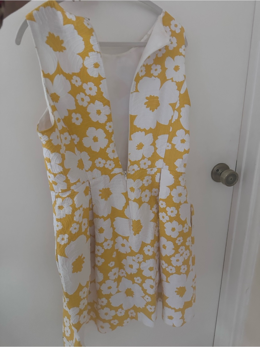 Carmen Marc Valvo Yellow and White Floral Sleeveless Dress with Pockets